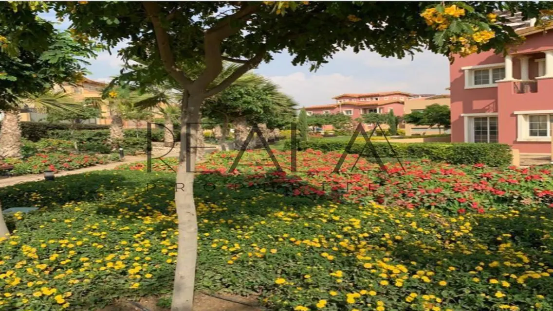 فيلا فاخرة للبيع بجوار البحيرات