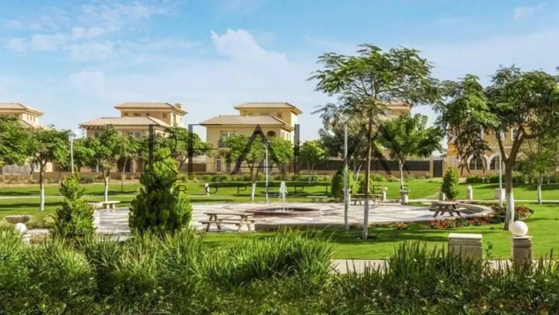 فيلا فاخرة للبيع بجوار البحيرات