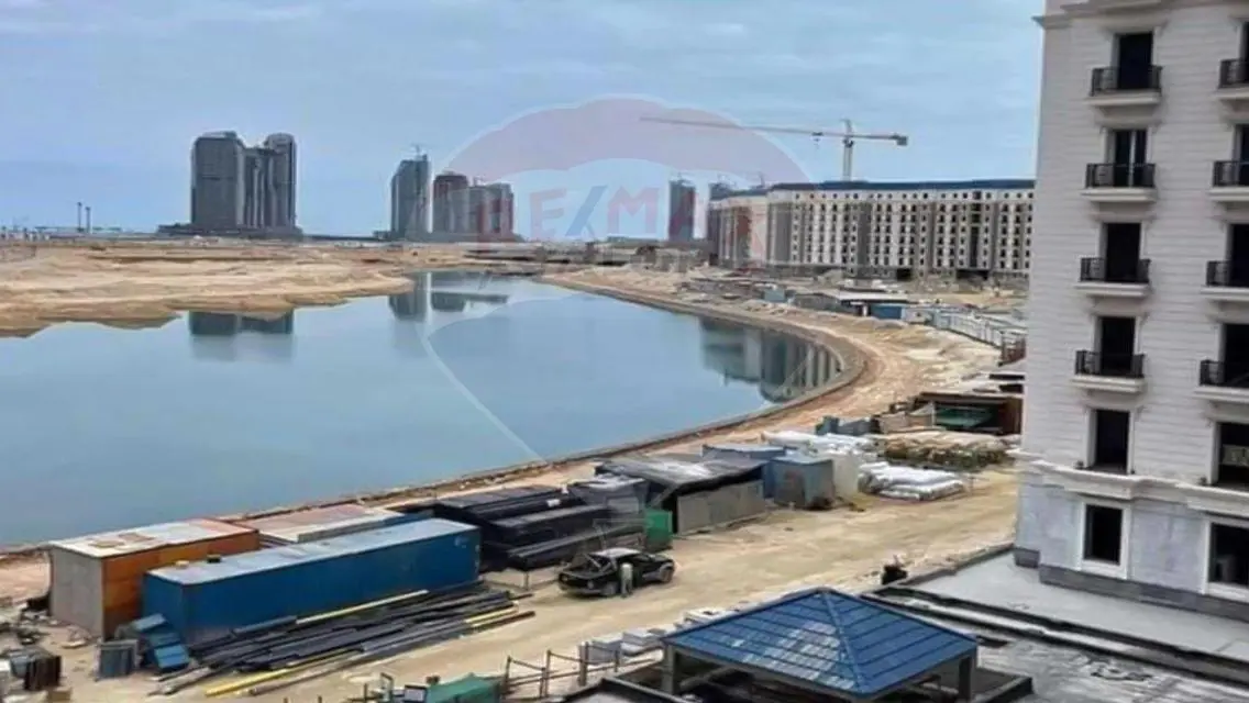 Premium Apartment with Lake View Balcony