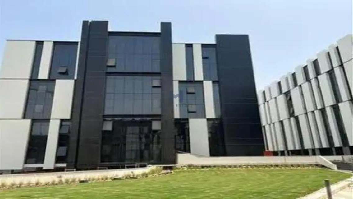 Premium Property with Extensive Amenities - 5,950,000 EGP
