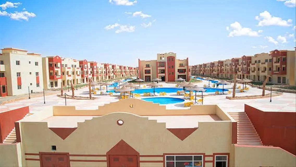 شقة فاخرة مع إطلالة على البحيرات في منطقة مميزة