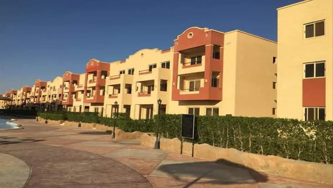 شقة فاخرة مع إطلالة على البحيرات في منطقة مميزة