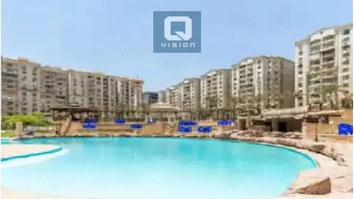 شقة فاخرة بـ 5 غرف نوم مع إطلالة خلابة على البحيرة