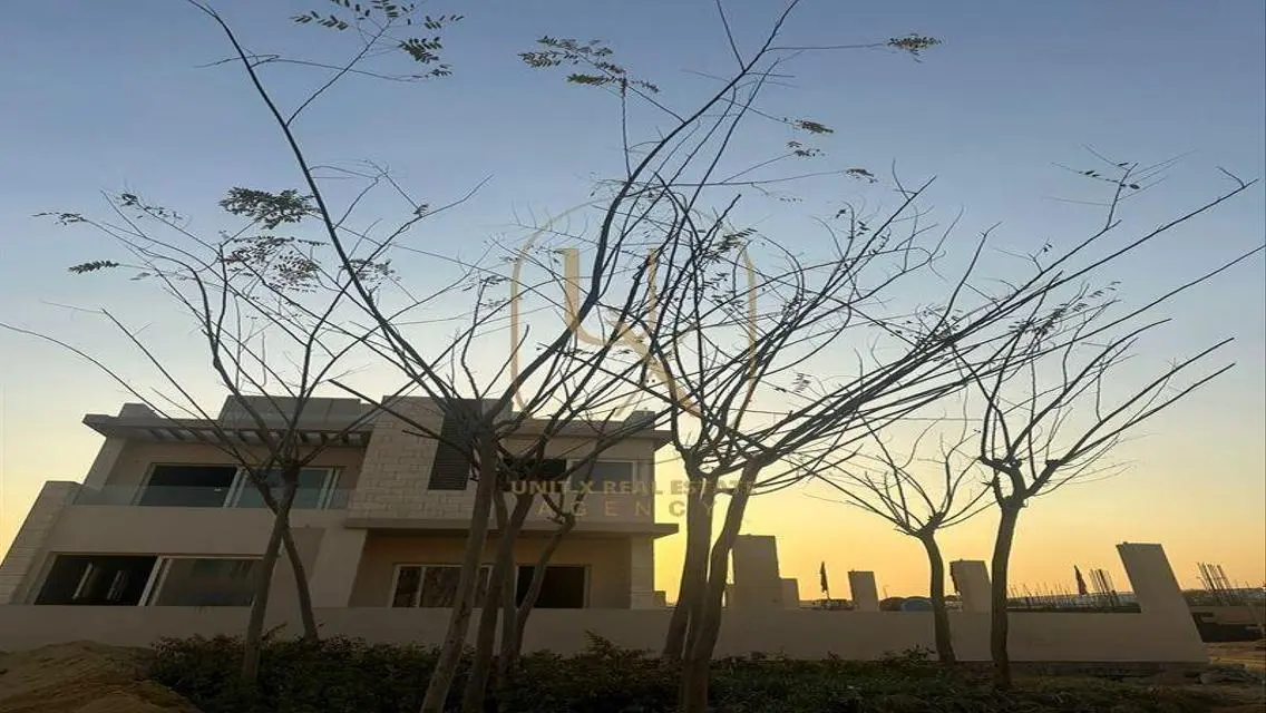 فيلا فاخرة بحديقة خاصة ومسبح في هايد بارك الجديدة