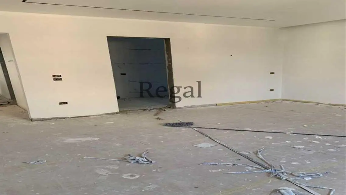 شقة متميزة للبيع أمام مول العرب في شارع سامح جادو