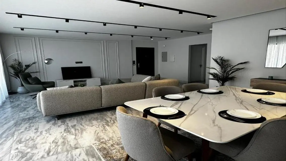 Luxury Apartment with Lake View