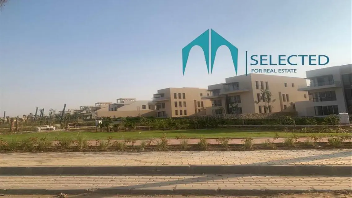 Luxury Apartment Overlooking Lakes with Premium Amenities