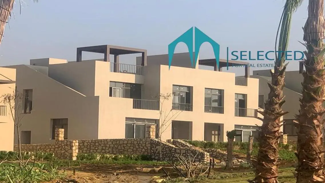 Luxury Apartment Overlooking Lakes with Premium Amenities