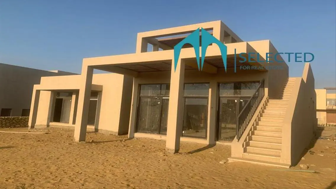 Luxury Apartment Overlooking Lakes with Premium Amenities