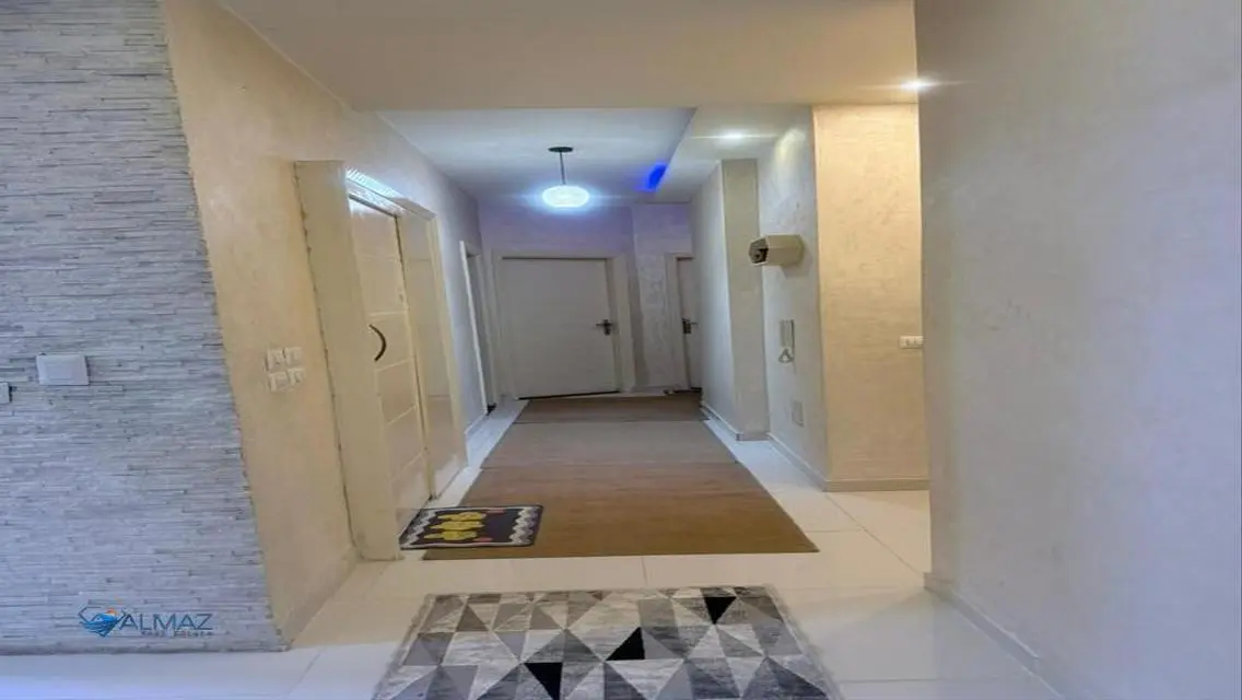 شقة فاخرة للإيجار في E8567-B-180-3-2-55
