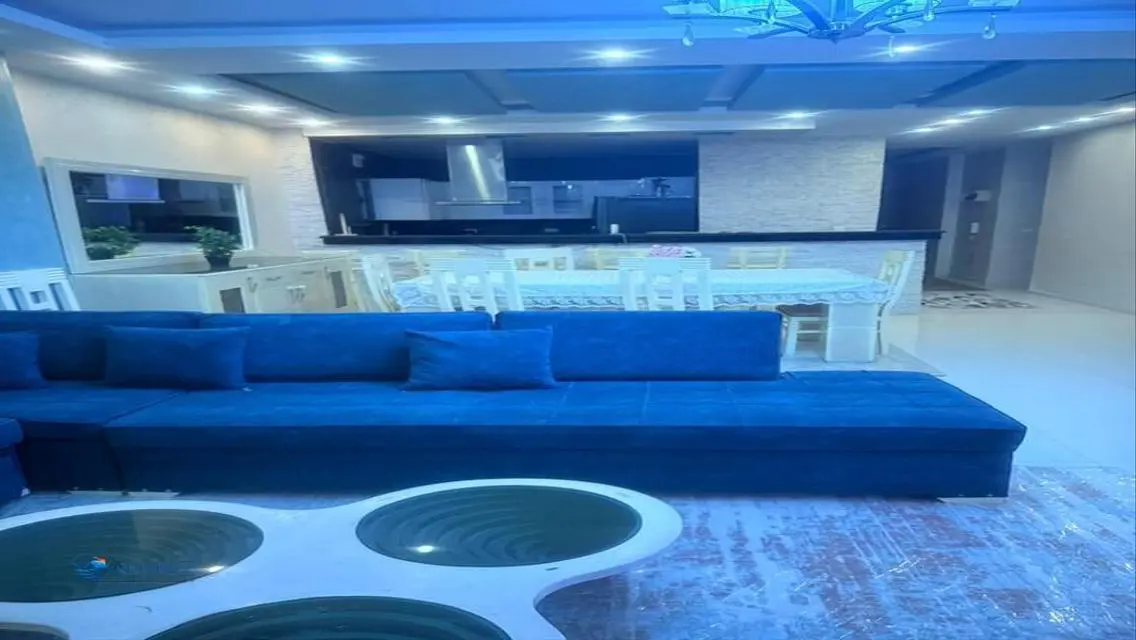 شقة فاخرة للإيجار في E8567-B-180-3-2-55