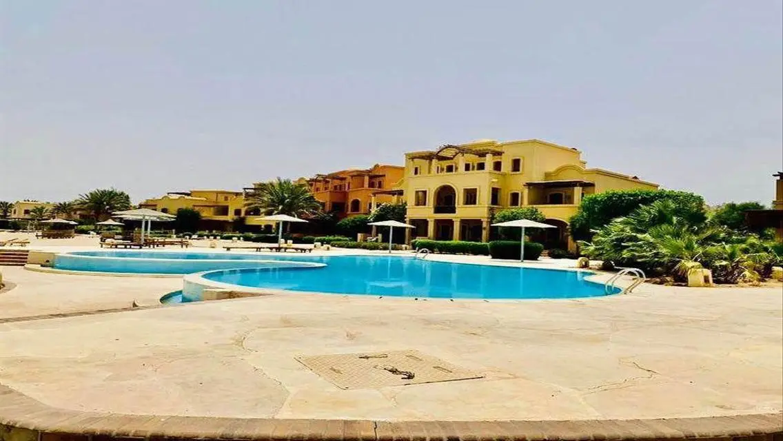 فيلا فاخرة للبيع بمميزات مذهلة في موقع متميز