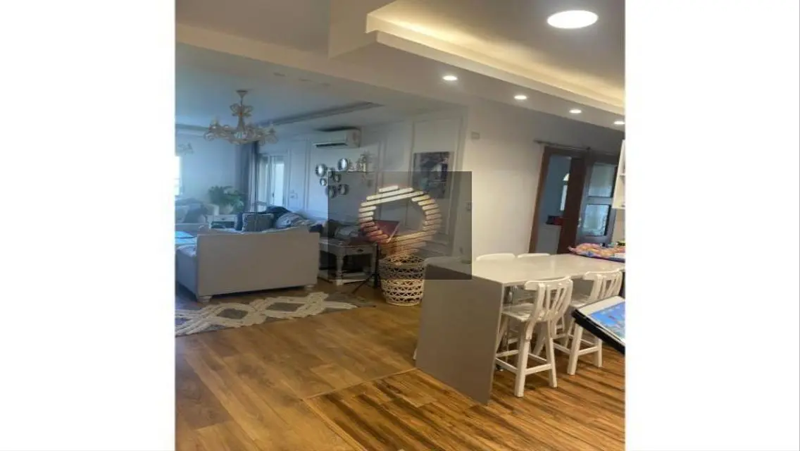 Luxury Apartment in Open-Air Mall -107-B1