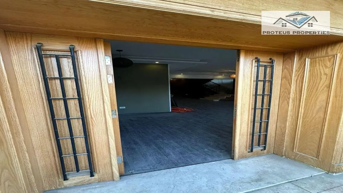 Luxury Apartment of 256 Square Meters in a Prime Location