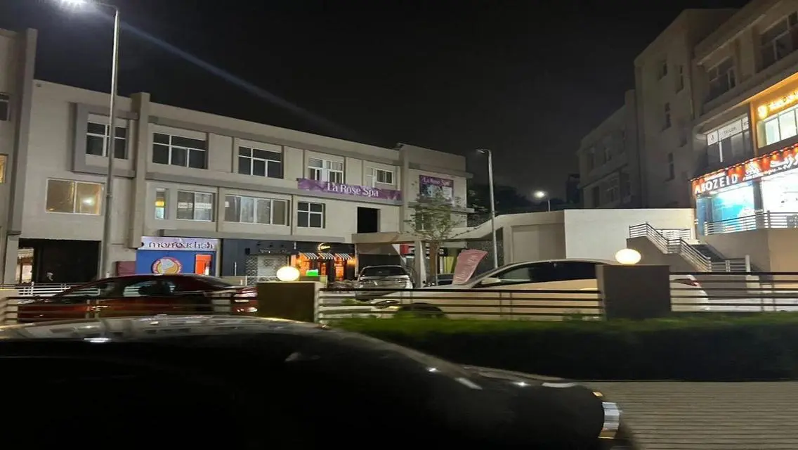 شقة فاخرة مع موقف مغطى في قلب المدينة