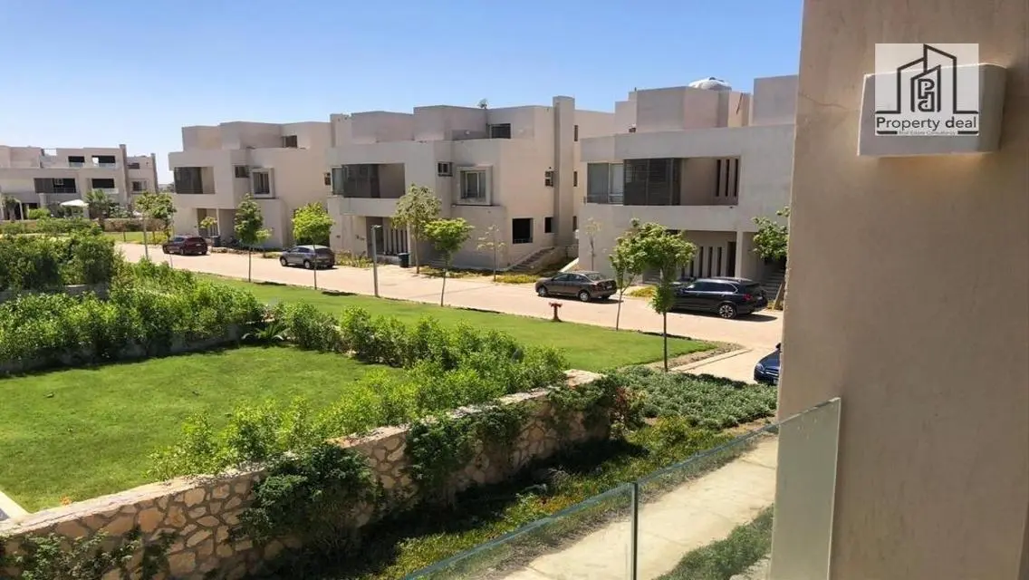 فرصة استثمارية مميزة لشقة فاخرة بإطلالة على البحيرات