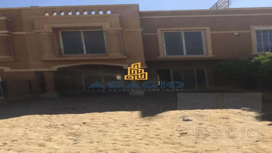 Luxury Villa for Sale with Private Garden in Premier Location