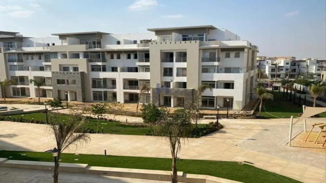 Luxury Apartment in Hyde Park with Lake View