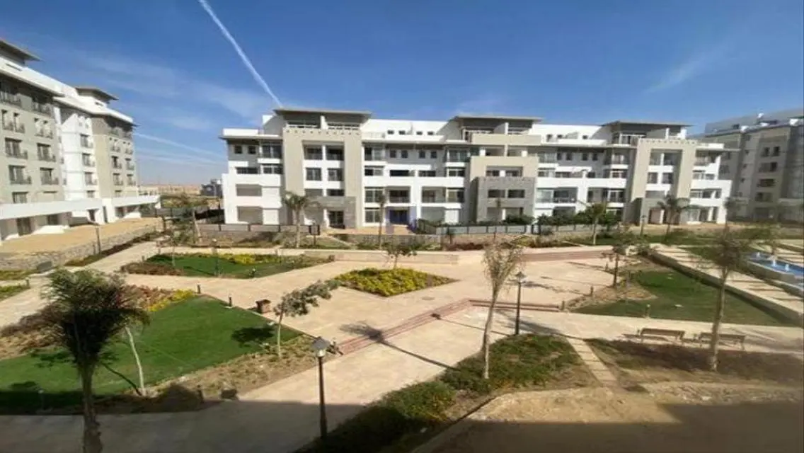 Luxury Apartment in Hyde Park with Lake View