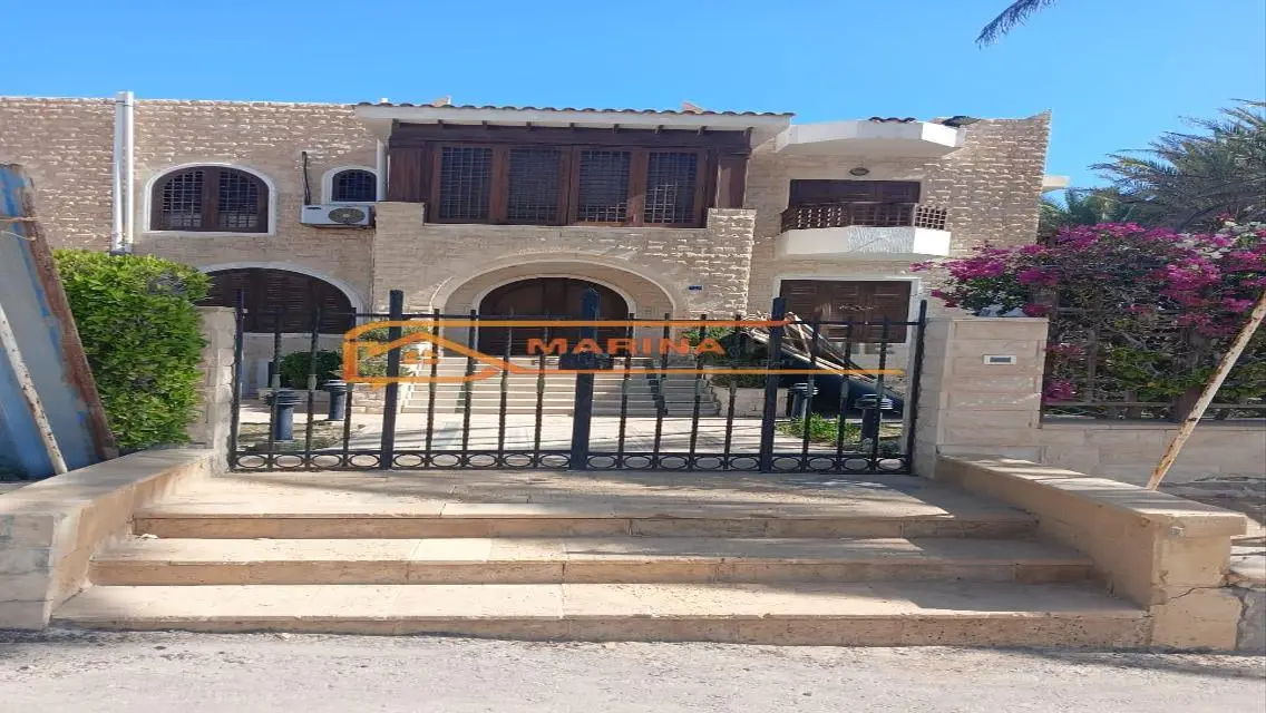 قصر متميز للبيع في مارينا 2