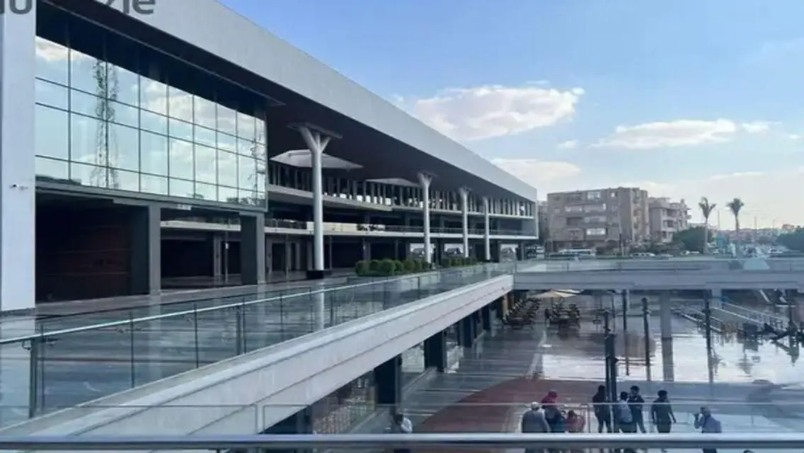 Modern Commercial Property in a Complete Complex