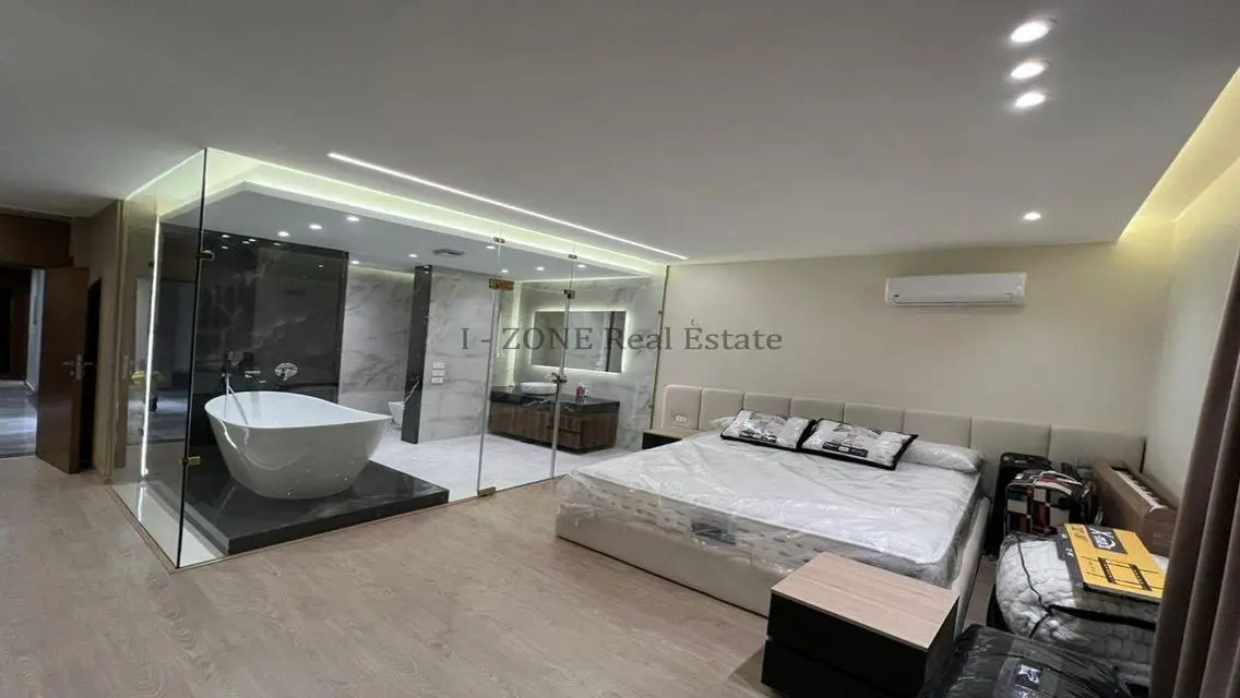 Luxury Villa for Rent in Hyde Park