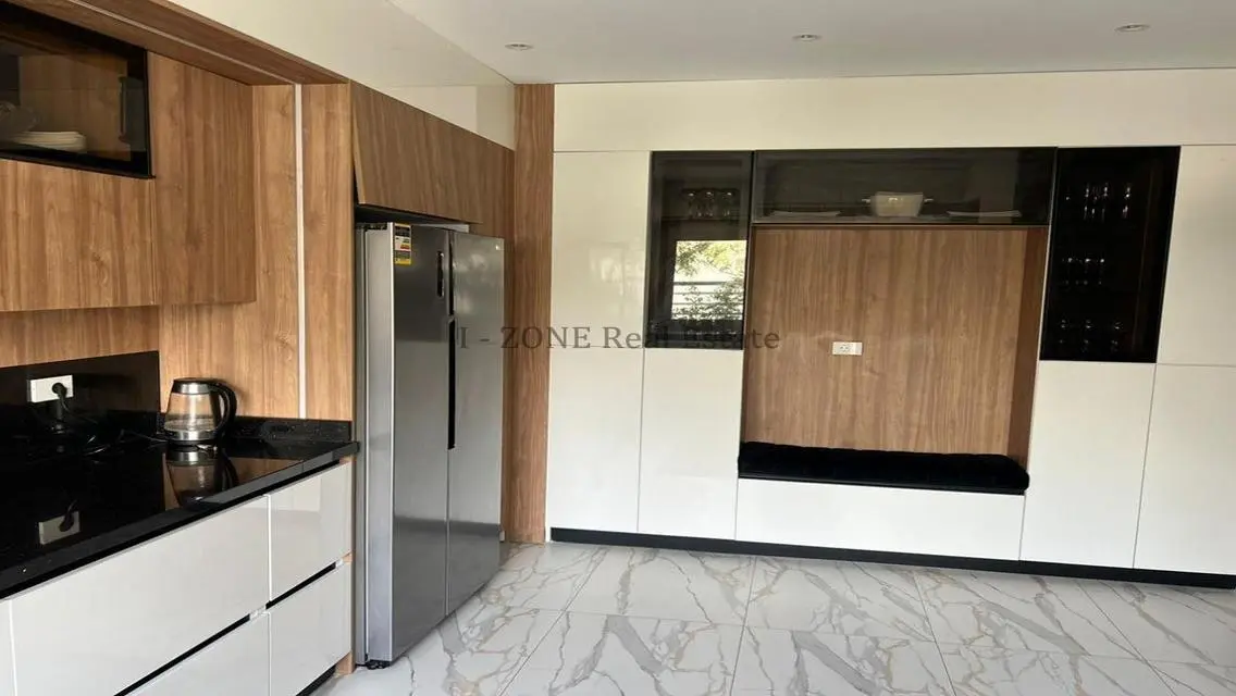 Luxury Villa for Rent in Hyde Park