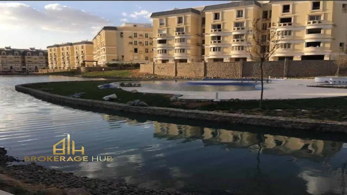 Luxury Apartment with Stunning Lake View