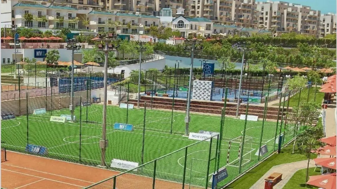 شقة فاخرة بمساحة واسعة ومرافق متكاملة