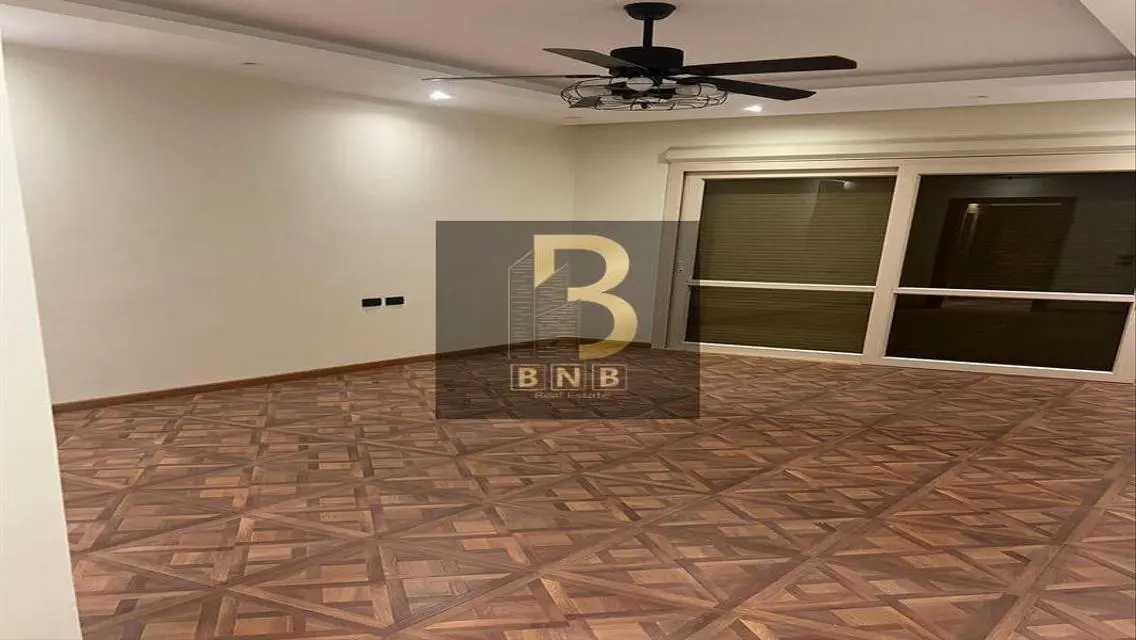 شقة فاخرة للبيع بتصميم عصري في موقع متميز
