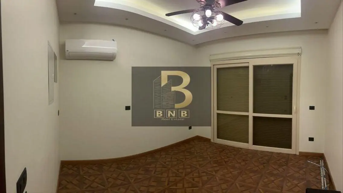 شقة فاخرة للبيع بتصميم عصري في موقع متميز
