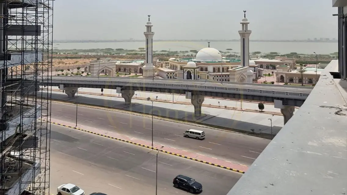 شقة فاخرة للبيع في سموحة - كمبوند سكاي لاين