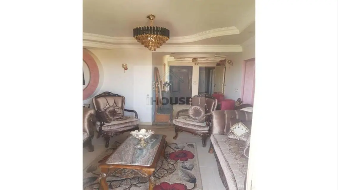 شقة فاخرة للبيع overlooking بحيرات