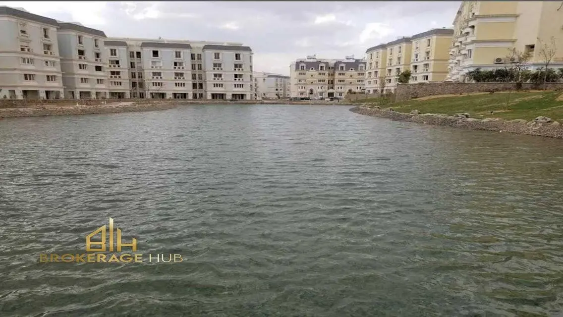 Luxury Apartment with Stunning Lake Views