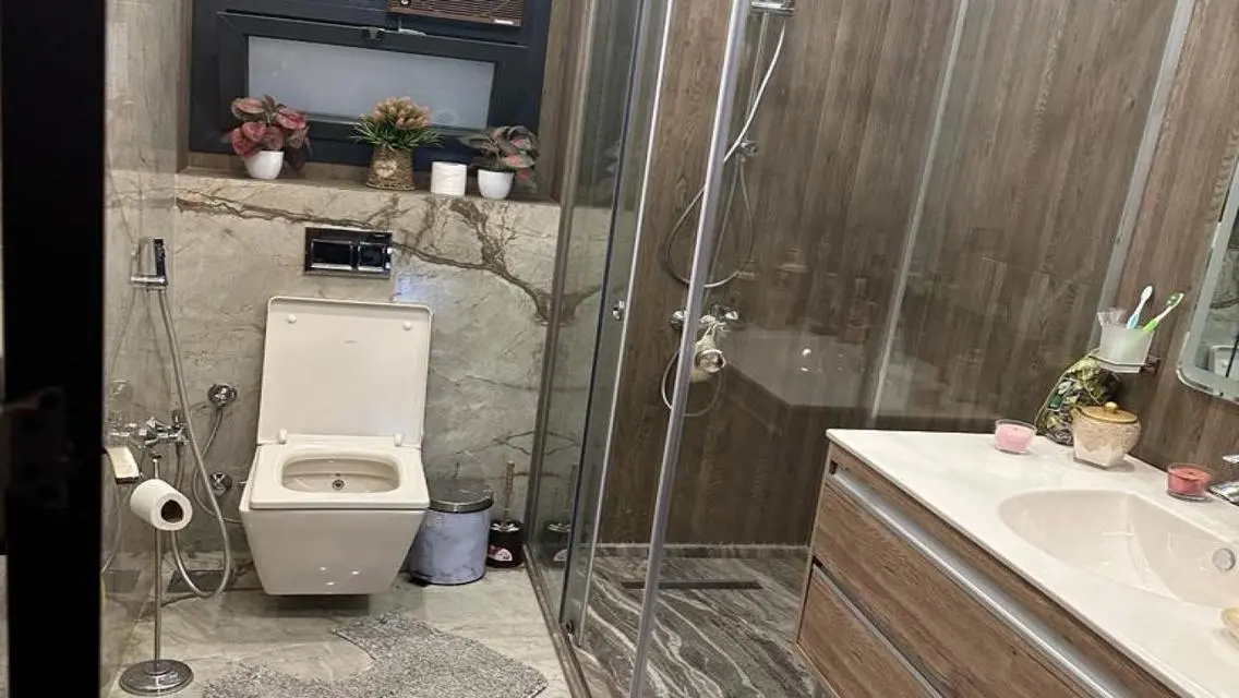 فيلا فاخرة للبيع بمساحة واسعة
