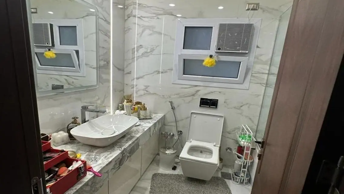 فيلا فاخرة للبيع بمساحة واسعة