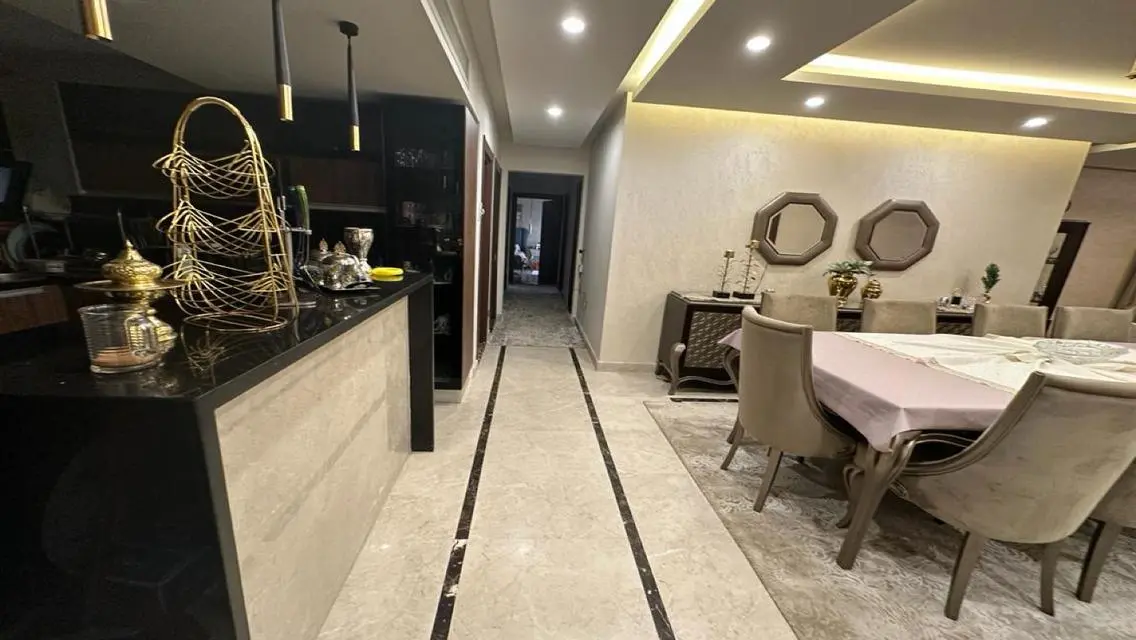فيلا فاخرة للبيع بمساحة واسعة