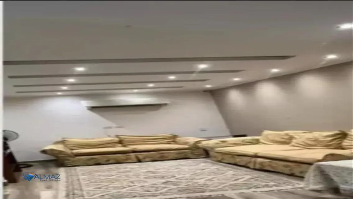 عقار متميز للبيع - شقة رائعة بمساحة 25000 متر
