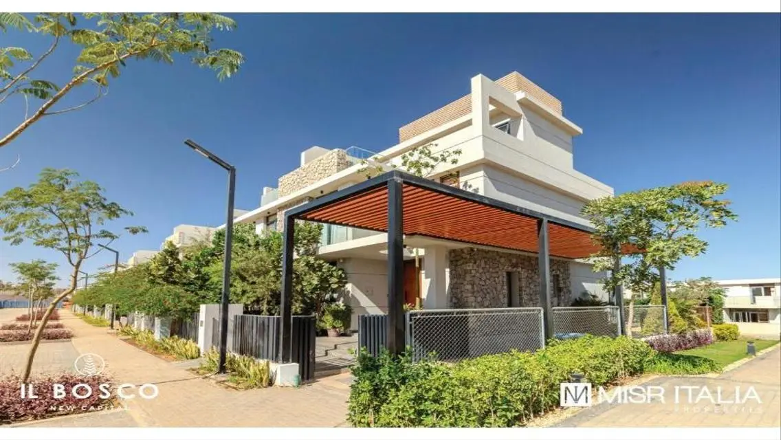Luxury Villa with Terrace and Lakes View in Il Bosco City