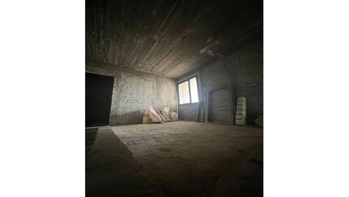 Luxury Apartment with Four Rooms and Exclusive Amenities