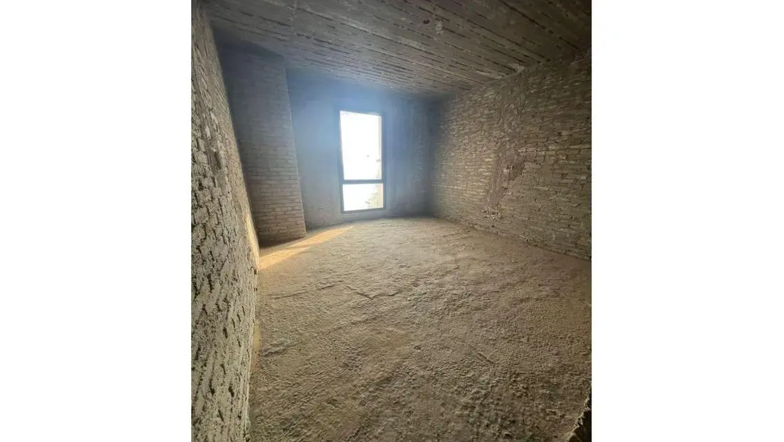 Luxury Apartment with Four Rooms and Exclusive Amenities