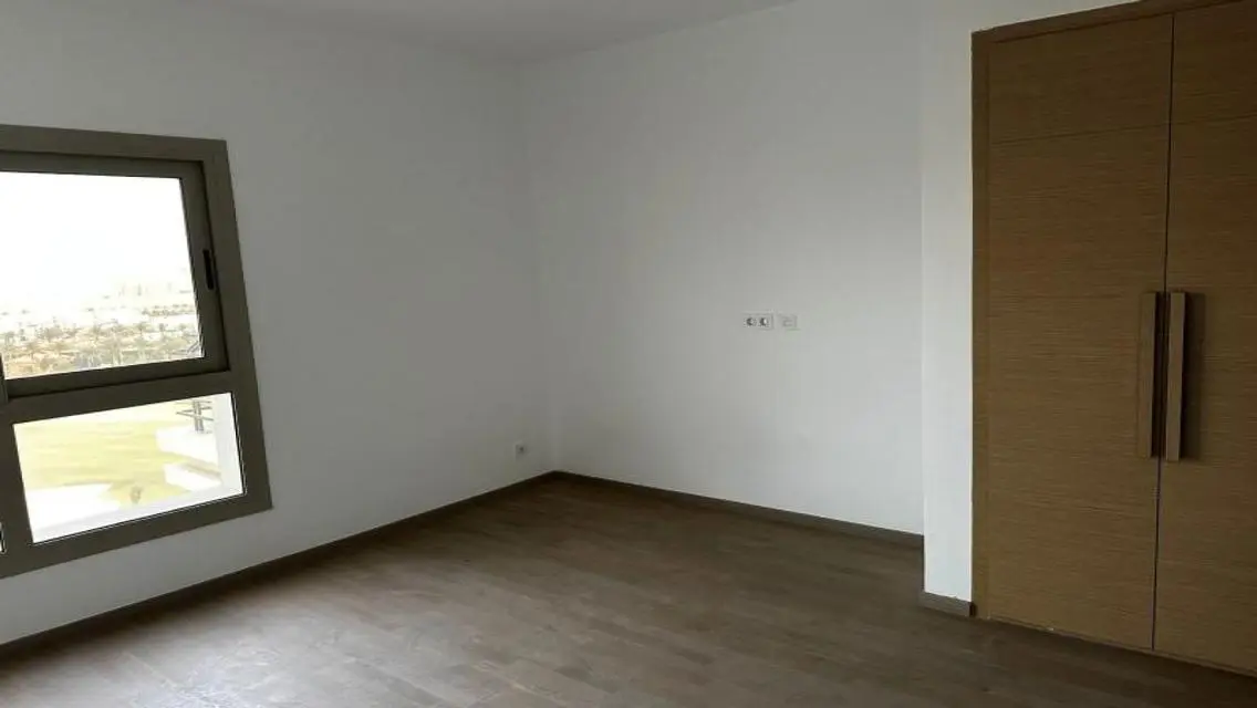 Luxury Apartment for Rent - Lakes View with Private Garden
