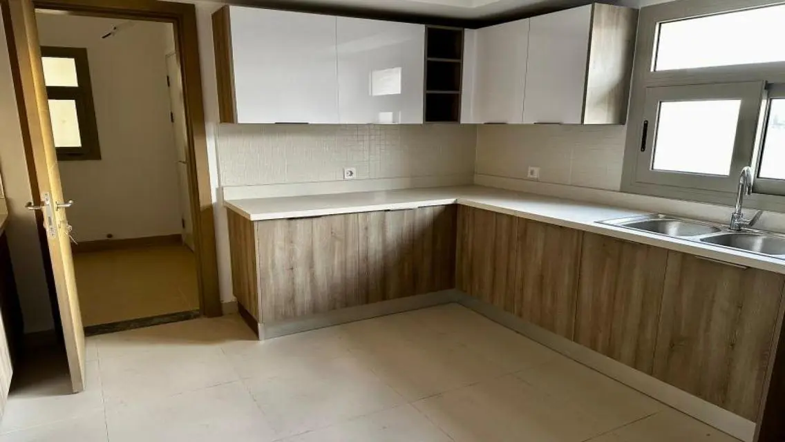 Luxury Apartment for Rent - Lakes View with Private Garden
