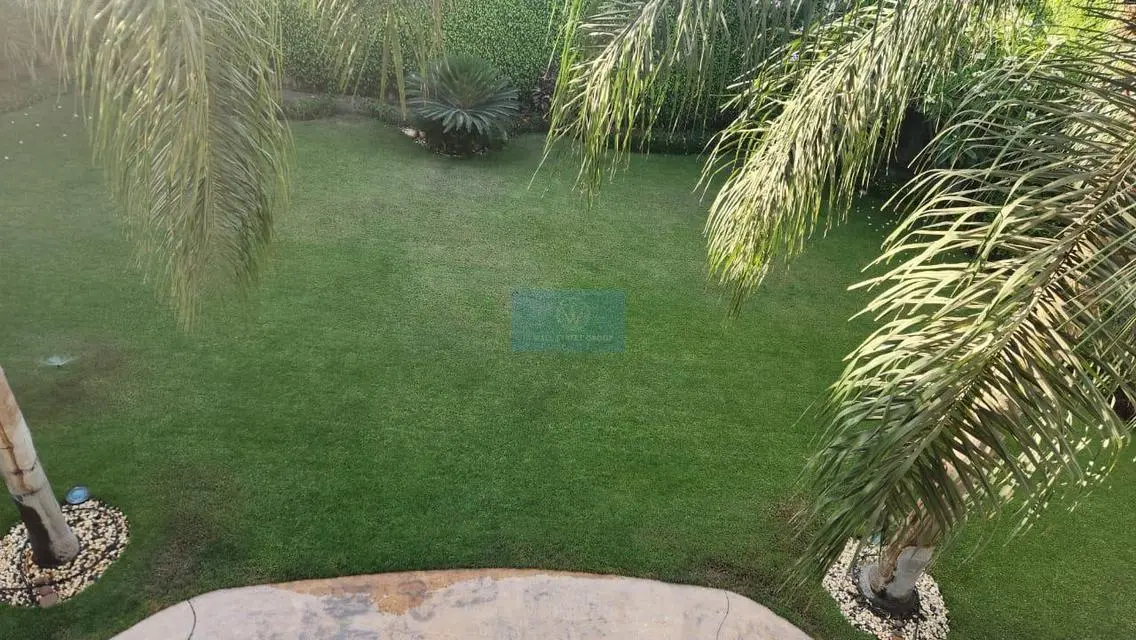 عقار للبيع بمساحة 900-1200 متر مع شرفة