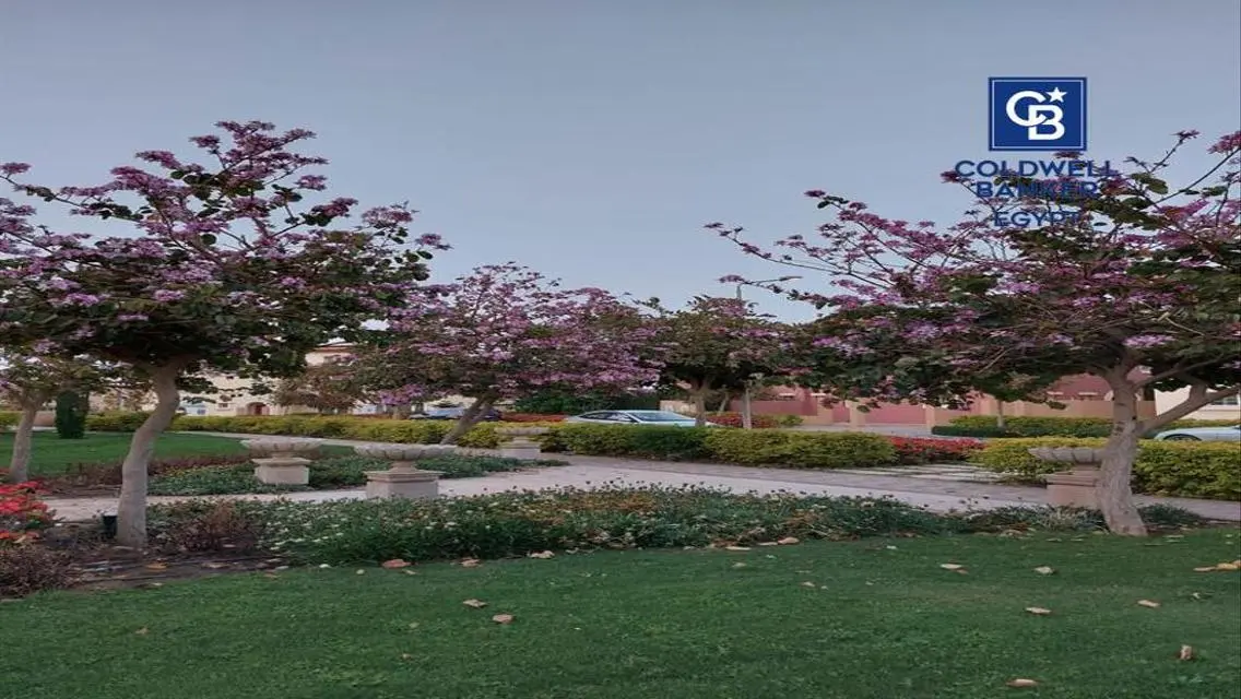 منزل فاخر مع حديقة ومسبح خاص في قلب القاهرة