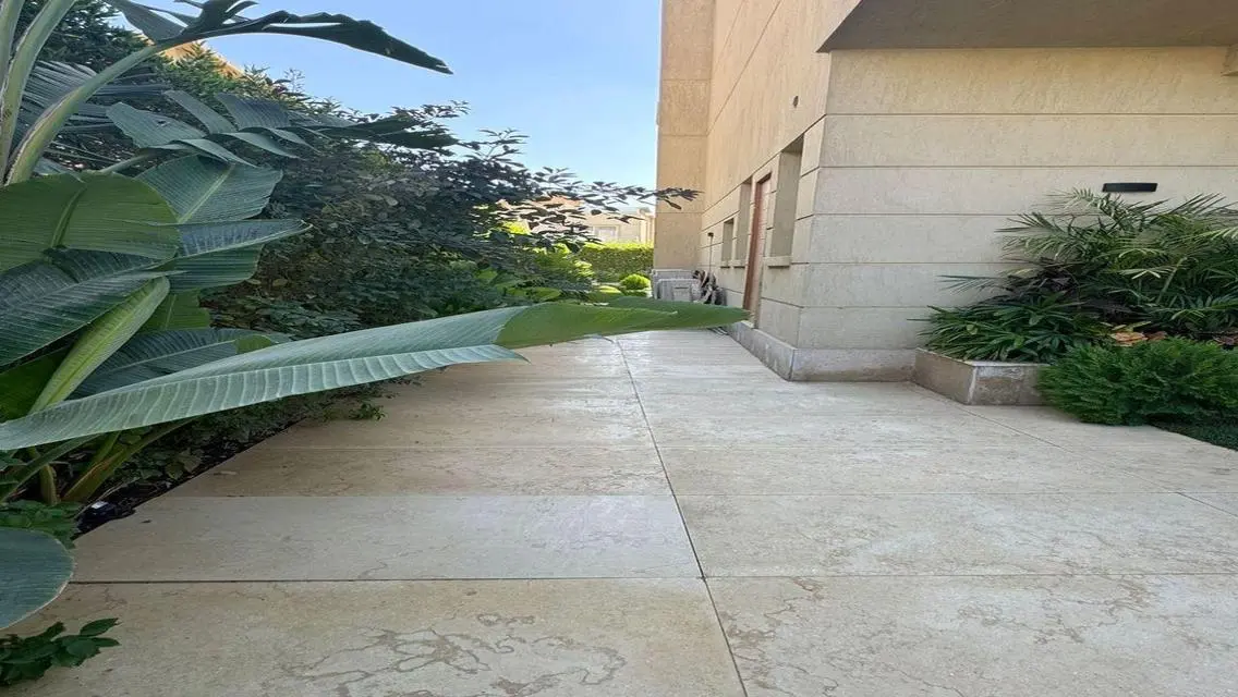 فيلا فاخرة للإيجار مع خدمات استثنائية