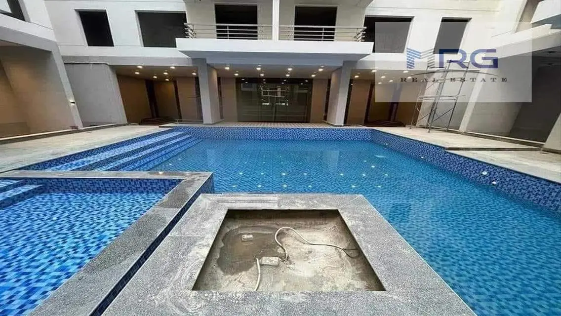 شقة راقية مع مسبح خاص