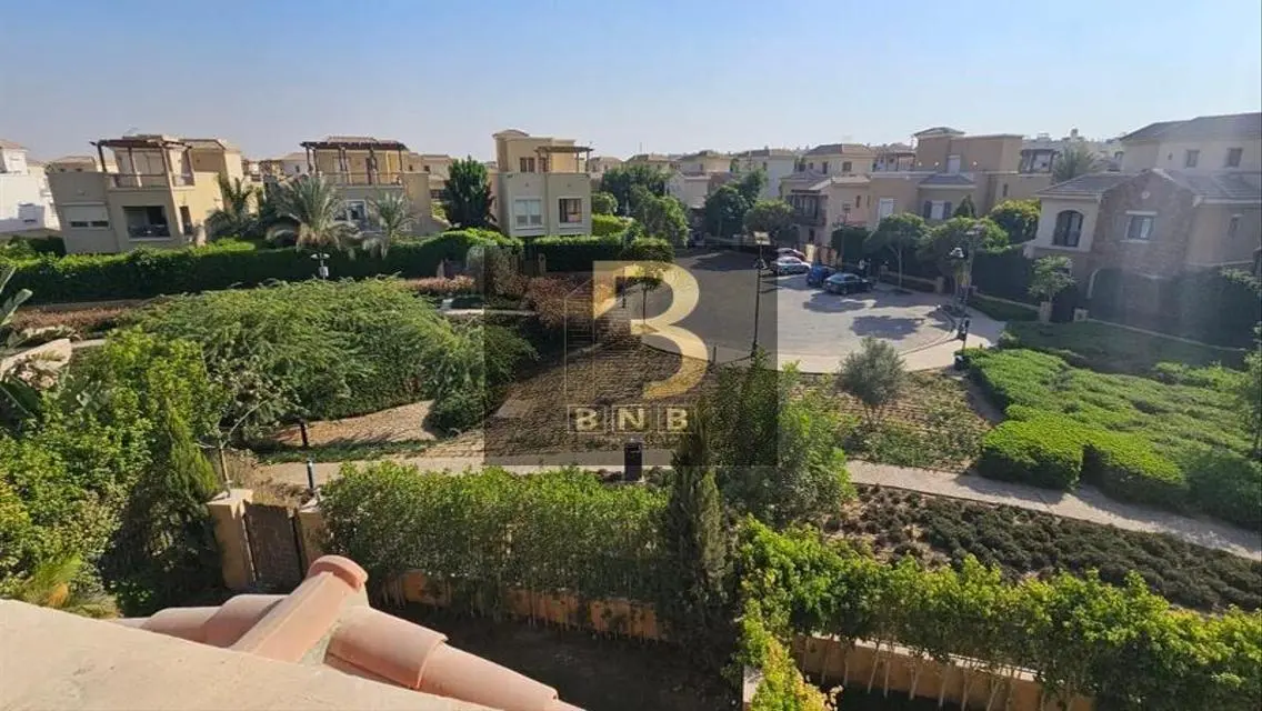 شقة فاخرة في قلب المدينة مع حديقة خاصة