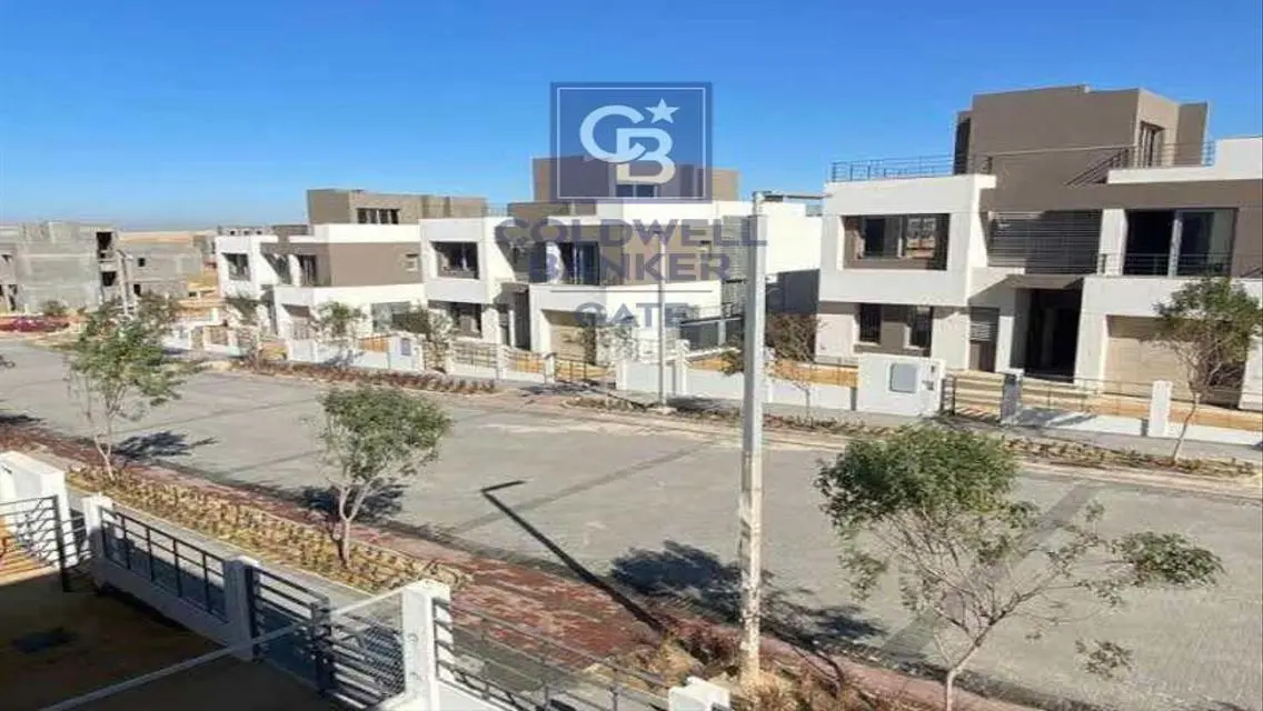 فيلا فاخرة للبيع بمساحة واسعة
