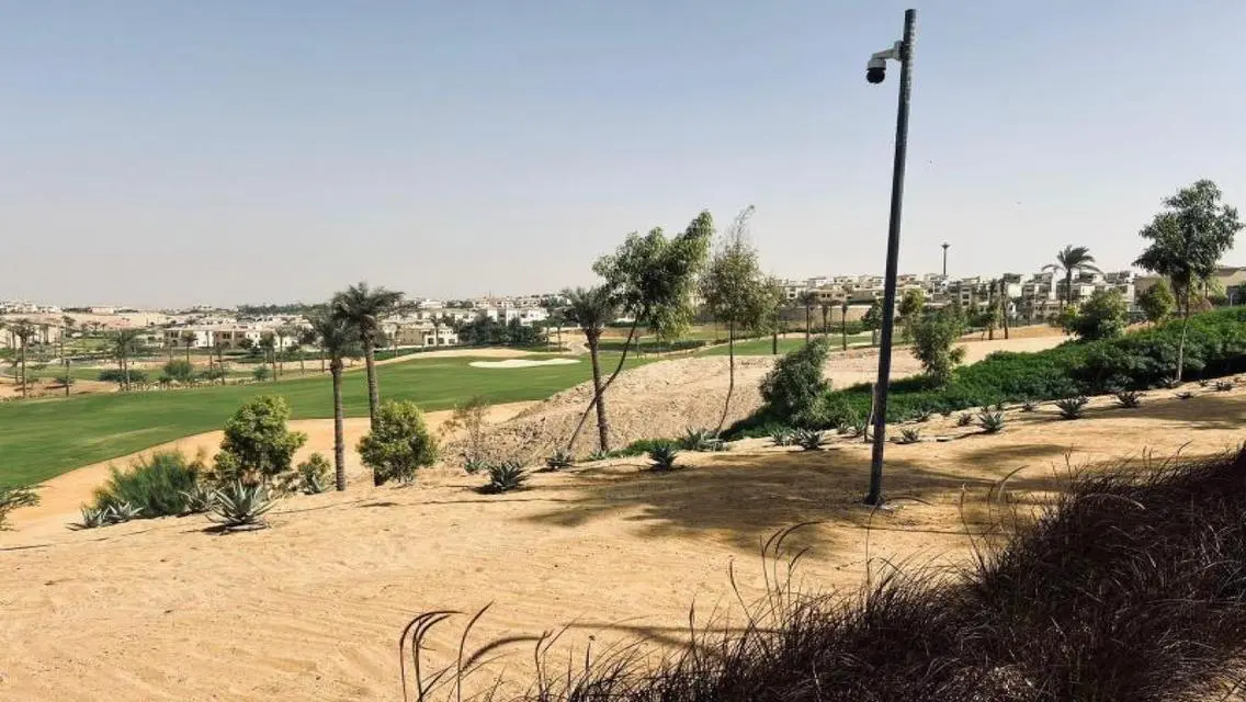 فيلا فاخرة للبيع بمساحة 1300 متر مع مسبح خاص وحديقة